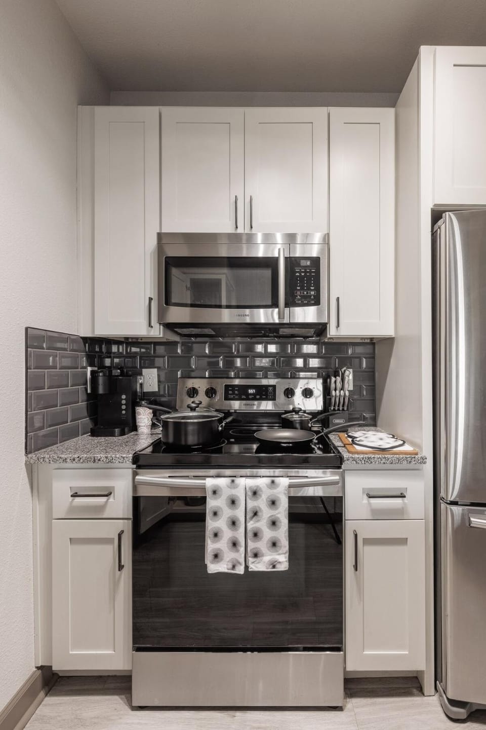 Beautiful 2 BR 2 BA, NRG, Medical Center, Downtown, Free WiFi, Pool Apartment in Houston