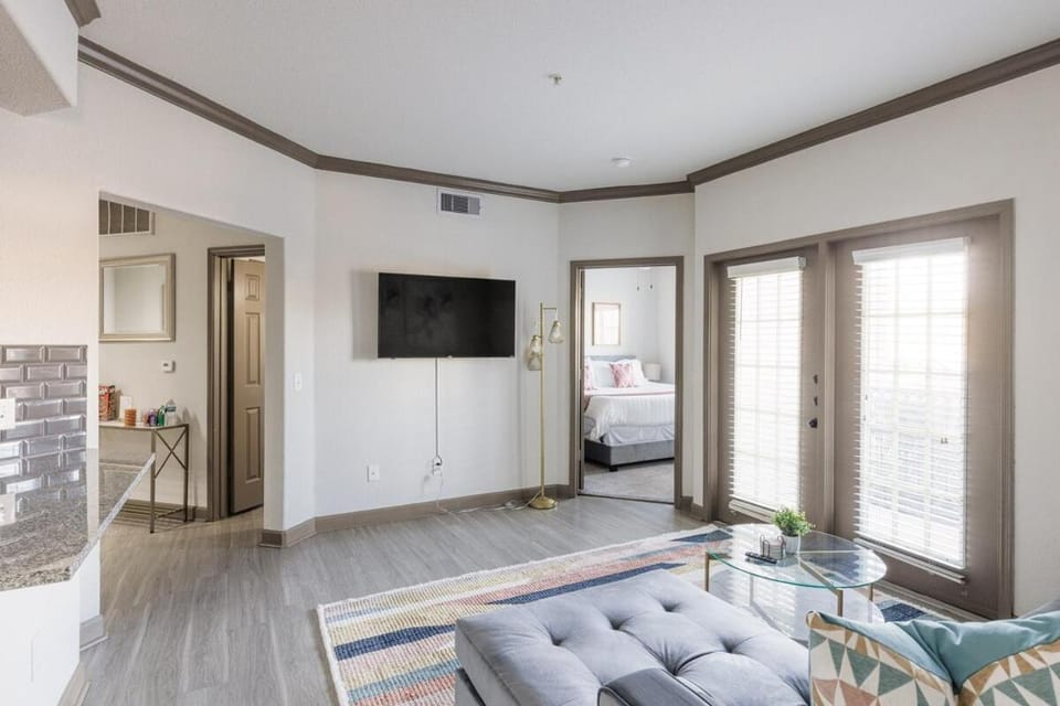 Beautiful 2 BR 2 BA, NRG, Medical Center, Downtown, Free WiFi, Pool Apartment in Houston