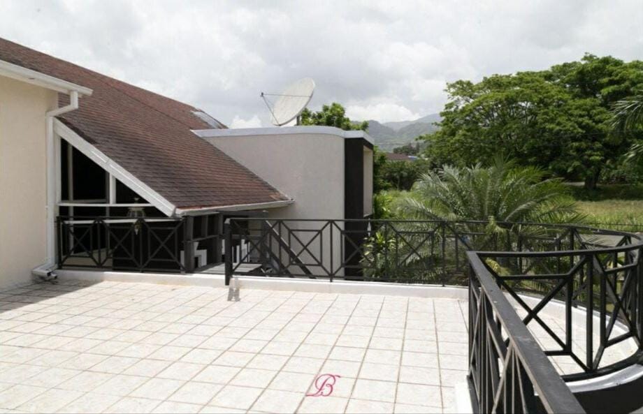Serenity Villa Villa in Kingston