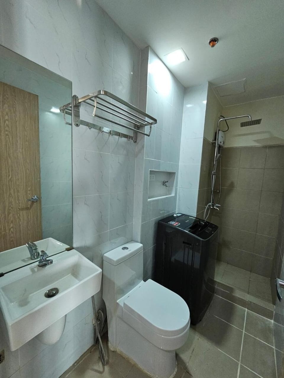 Stunning 2 Bedroom near Airport Apartment in Las Pinas