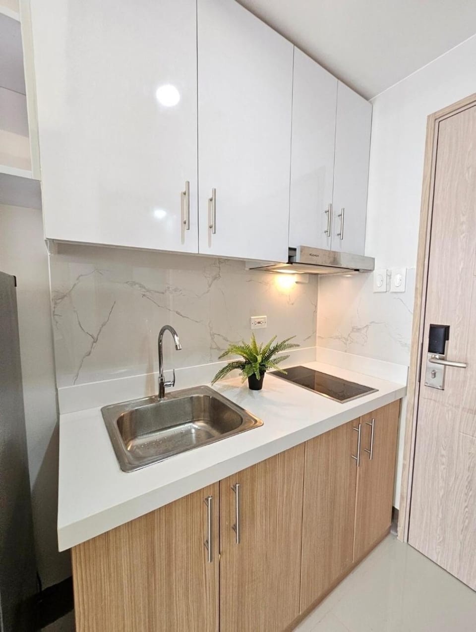 Stunning 2 Bedroom near Airport Apartment in Las Pinas