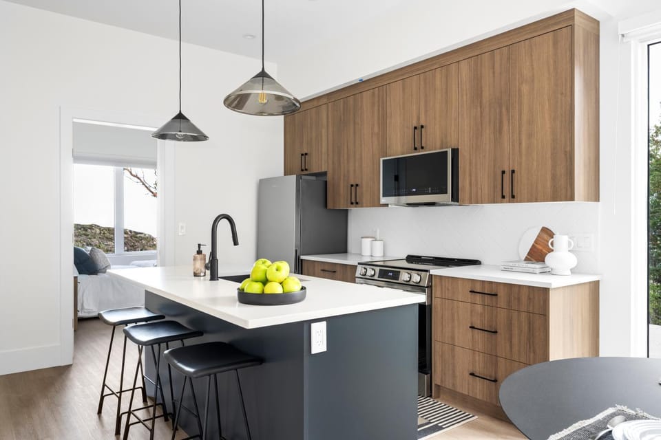 Coffee/tea facilities, Kitchen or kitchenette, dishwasher, microwave, oven, stove
