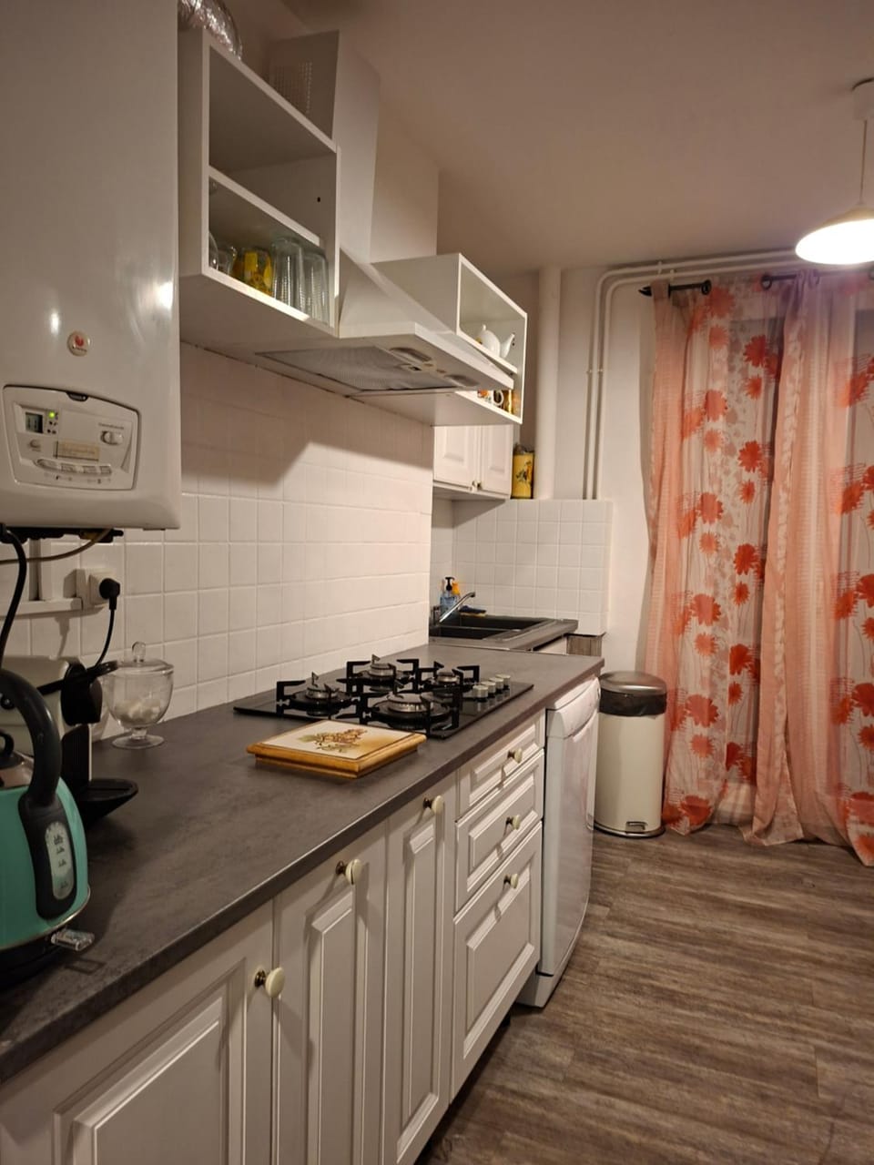 Coffee/tea facilities, microwave, stove, toaster, kitchen