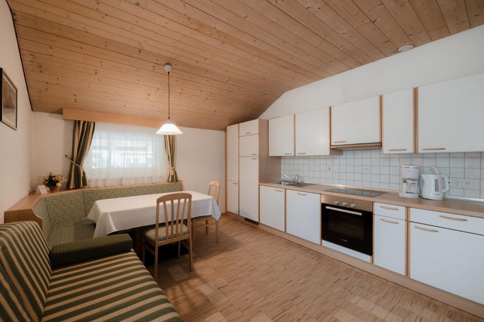 Kitchen or kitchenette, Living room, Photo of the whole room, stove, kitchen