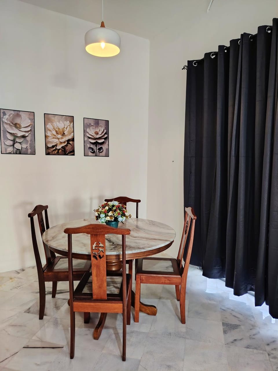 Seating area, Dining area