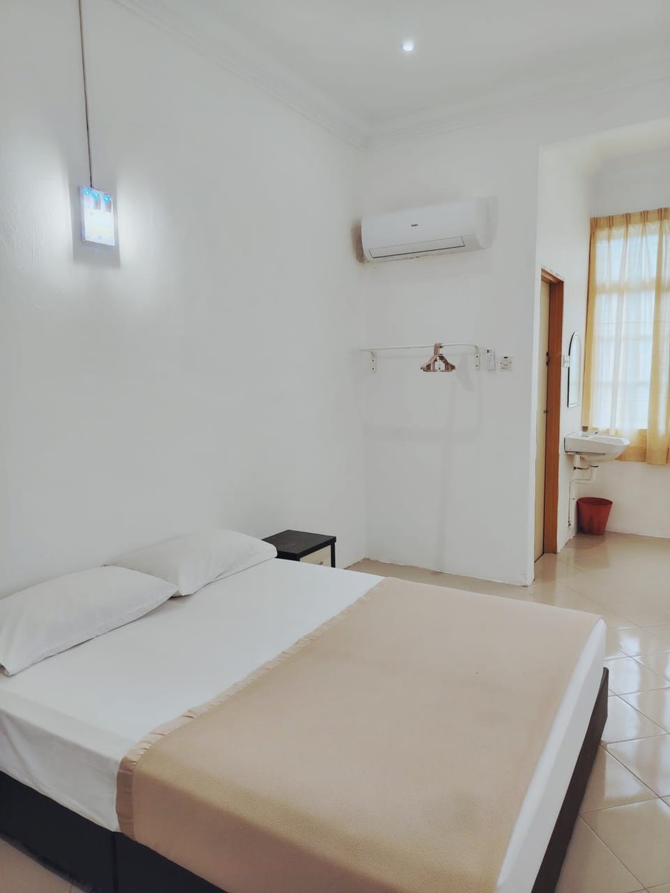 Bed, Bedroom, air conditioner