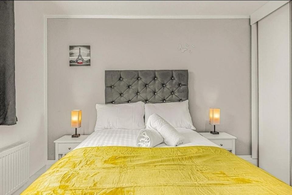 Amazing Marina-Overlooking 1Bed Apartment in London Borough of Southwark