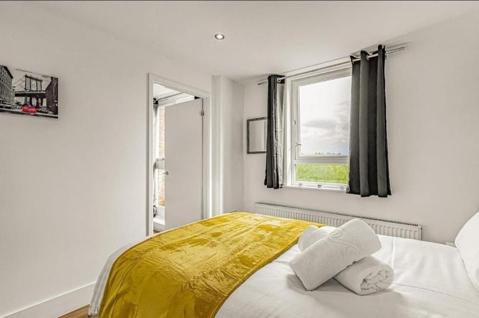 Amazing Marina-Overlooking 1Bed Apartment in London Borough of Southwark