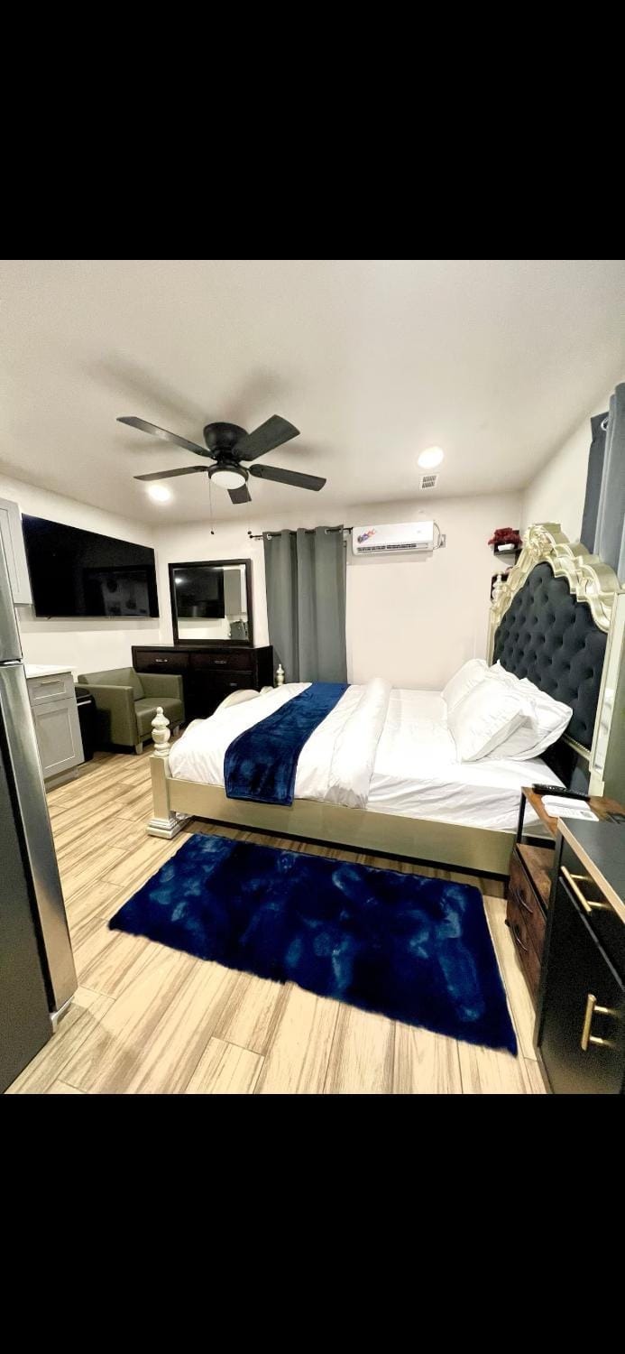 Furnished apartmt near down town with king bed Apartment in Dallas