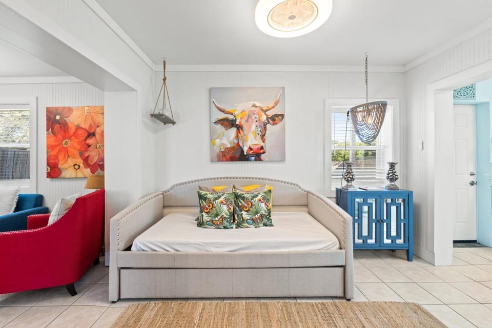 Bed, Decorative detail, Seating area