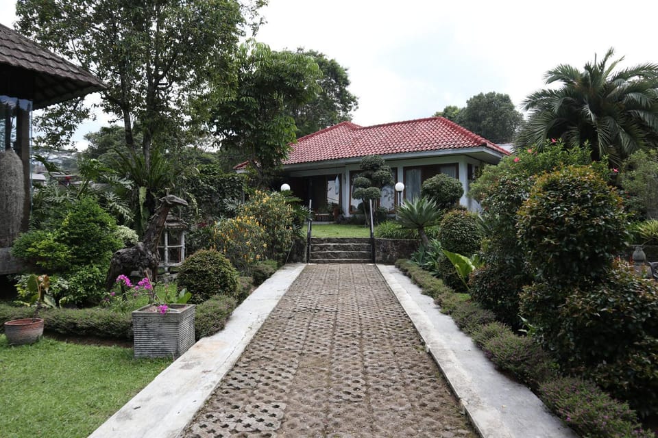 Garden, Quiet street view