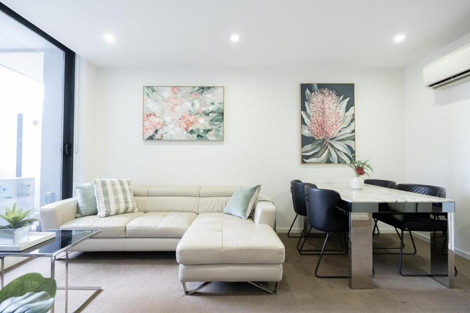 Living room, Seating area, Dining area, air conditioner
