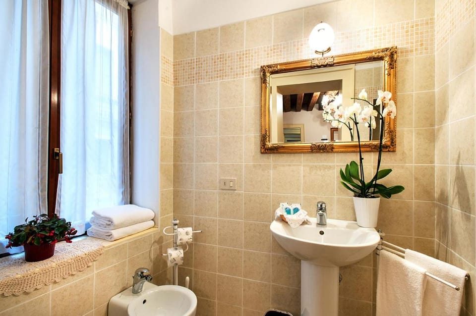 Day, Bathroom