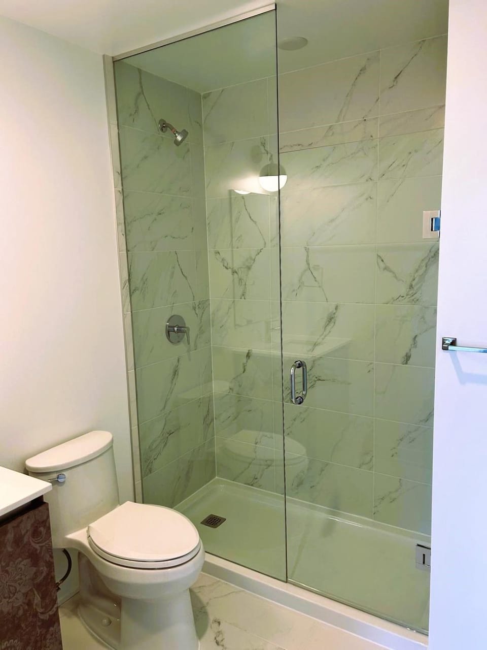 Stunning new condo in Oakville Apartment in Burlington