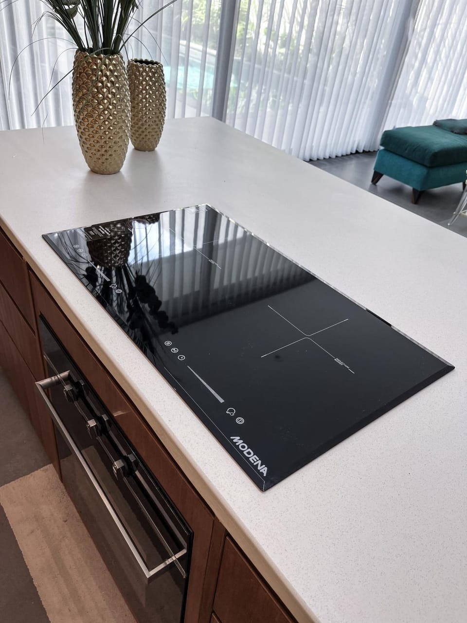 Kitchen or kitchenette, Communal kitchen, stove, kitchen, Internal: Not applicable to any particular room