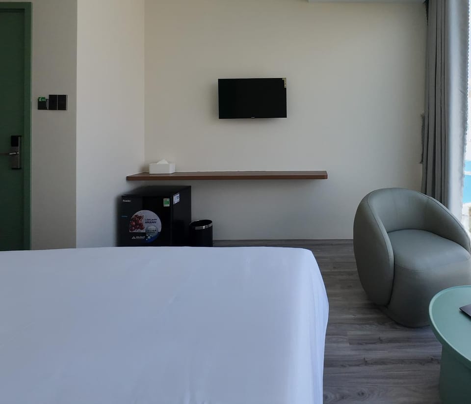 Communal lounge/ TV room, Bed, TV and multimedia, Photo of the whole room, Seating area