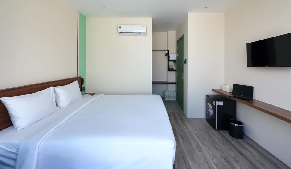 Bed, TV and multimedia, Photo of the whole room, Bedroom, air conditioner