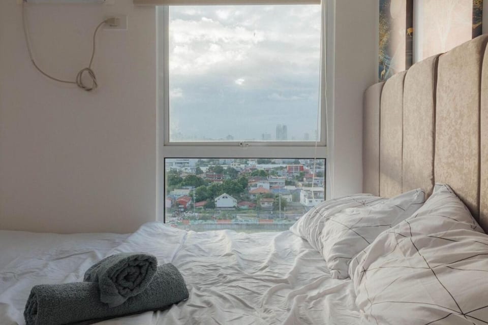 Family Friendly Stay UrbanDeca Apartment in Pasig