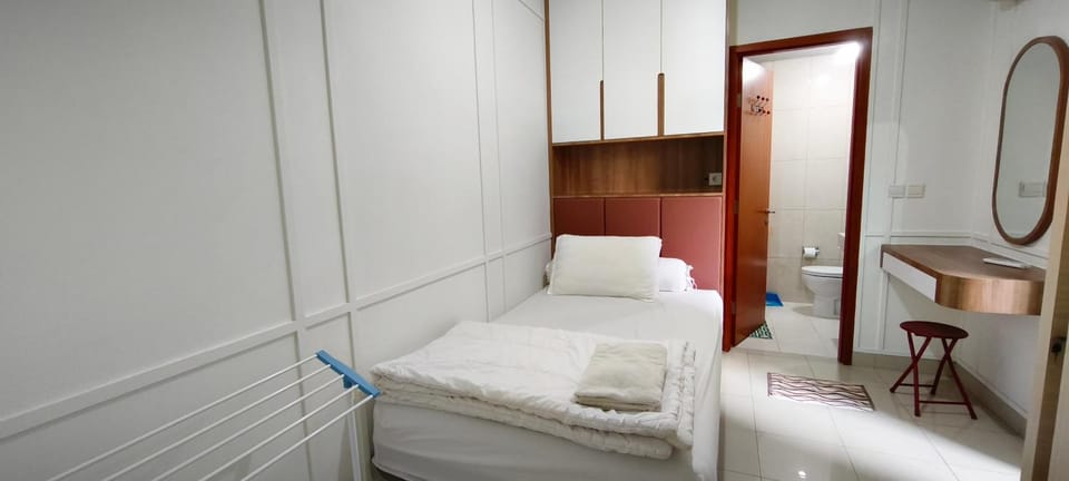 Bed, Photo of the whole room, Bedroom, towels, wardrobe