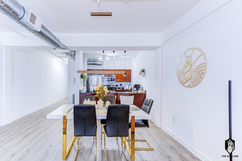 Kitchen or kitchenette, Living room, Seating area, Dining area