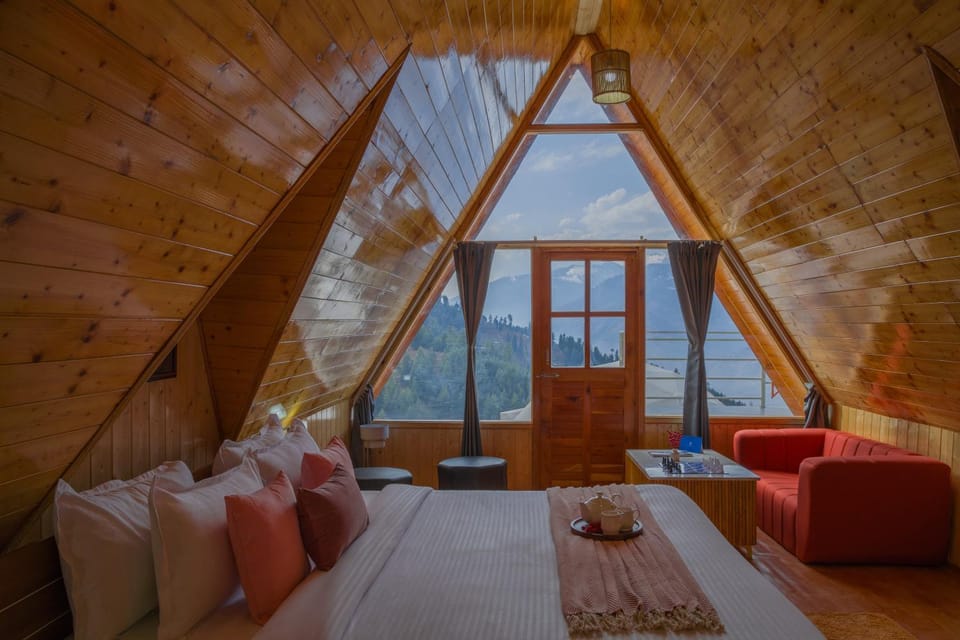 Bed, Natural landscape, Living room, Photo of the whole room, Seating area, Bedroom, Mountain view, Sea view