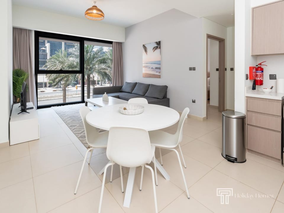 Kitchen or kitchenette, Dining area, minibar