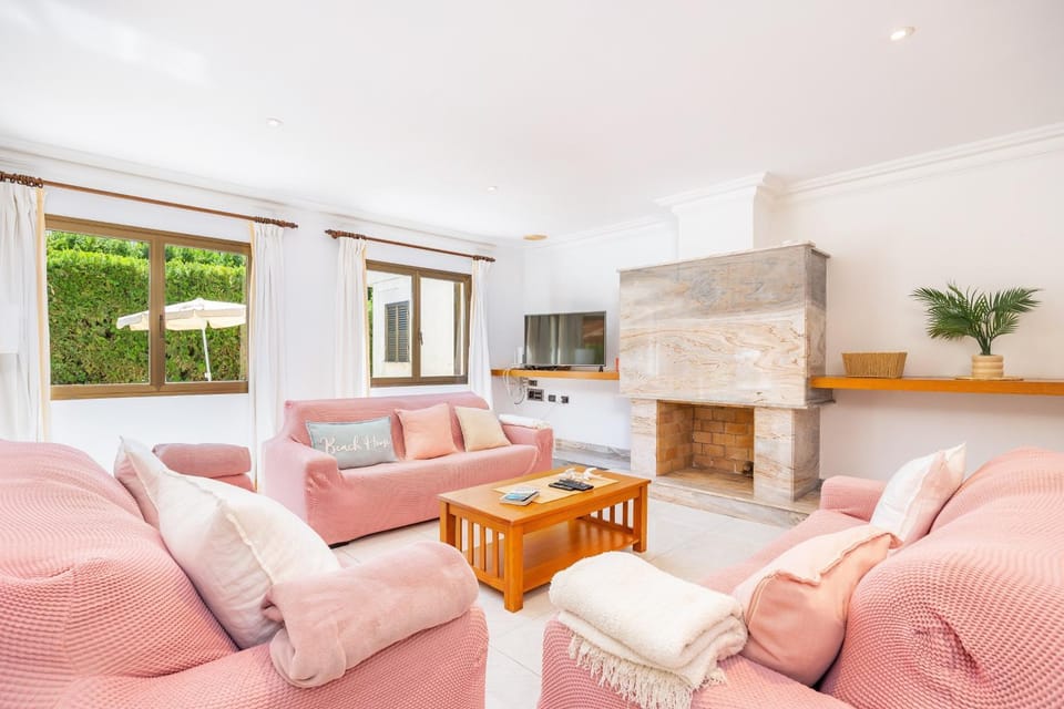 Llenaire Gran Beach House House in Raiguer