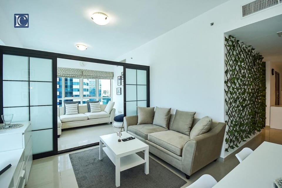 Cozy 1-Bedroom Apartment in N2 Lakepoint Tower JLT Apartment in Dubai