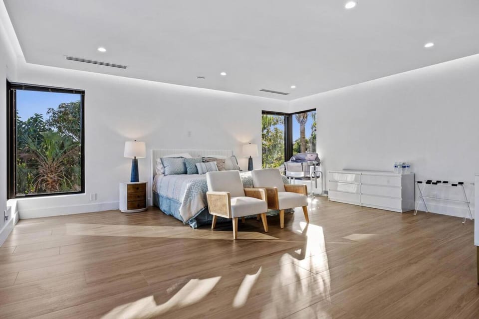 Luxury Pool 4BR Home w Rooftop Near Intracoastal House in Boynton Beach