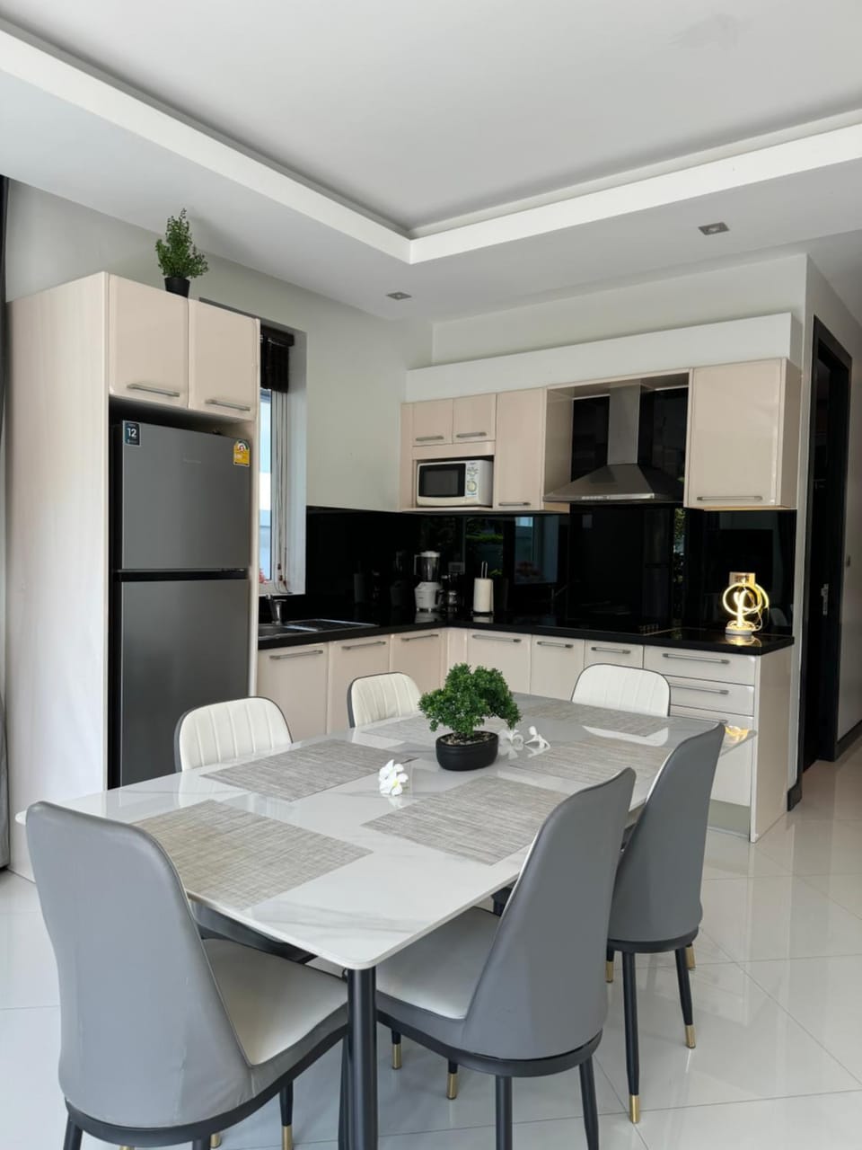 Kitchen or kitchenette, Seating area, pet friendly