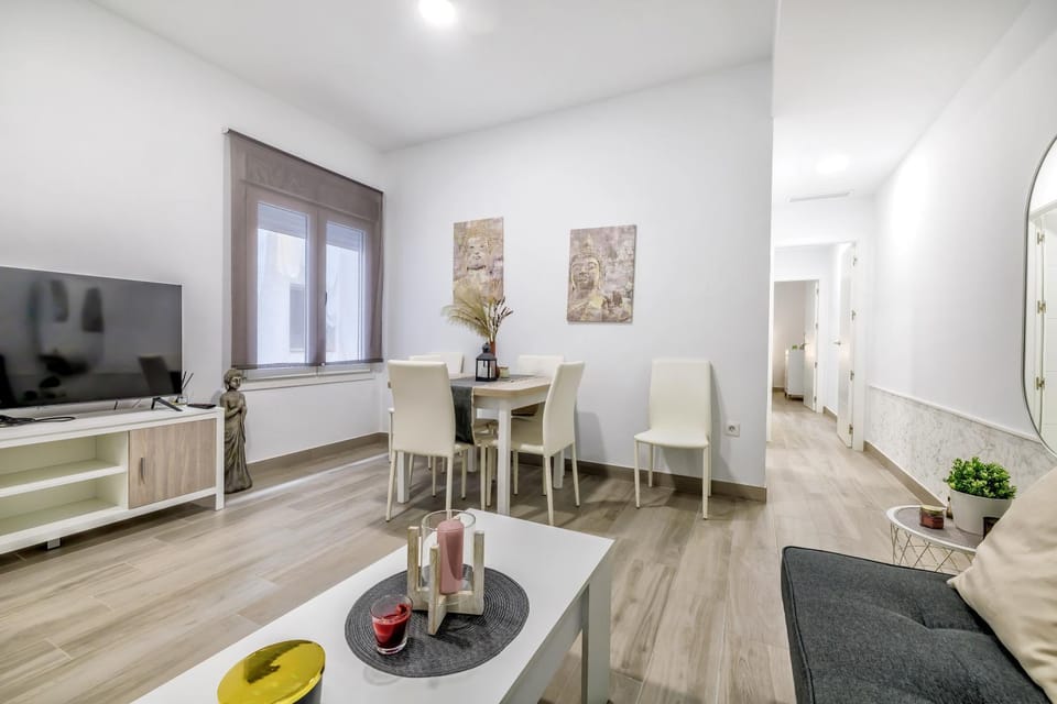TV and multimedia, Living room, Seating area, Dining area, furniture, heating, air conditioner