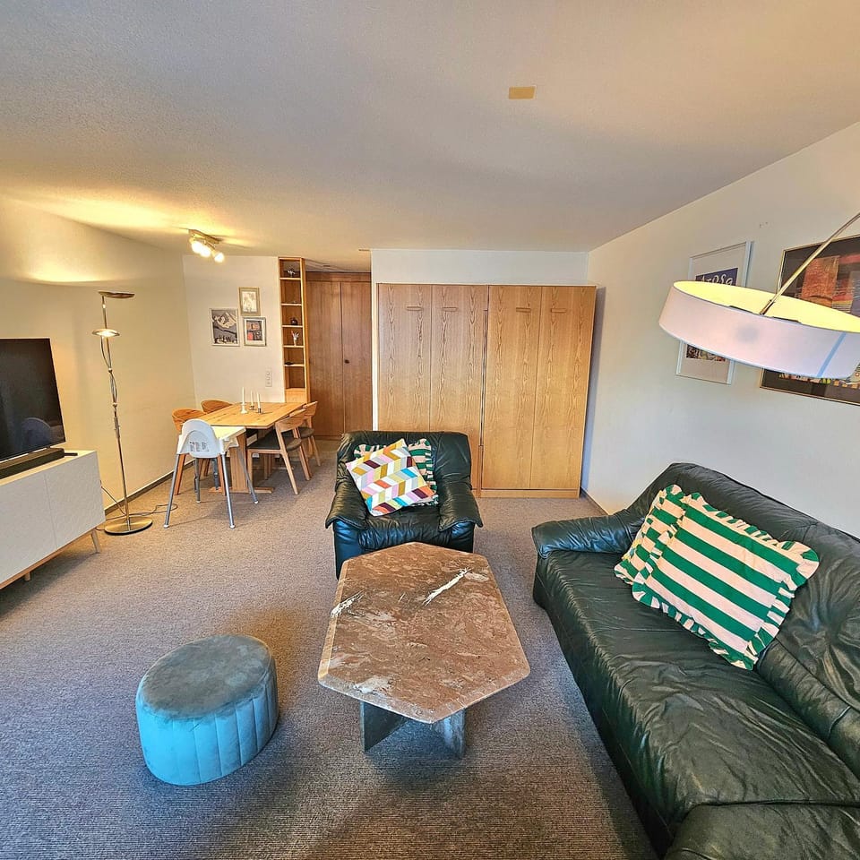 Communal lounge/ TV room, Living room, Seating area