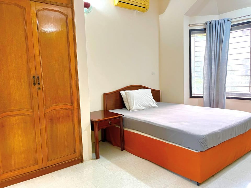 Bed, Photo of the whole room, Bedroom, wardrobe, air conditioner