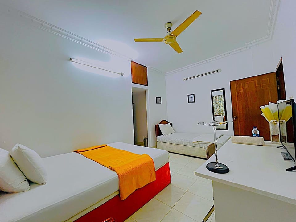 Bed, Photo of the whole room, Bedroom, wardrobe, air conditioner