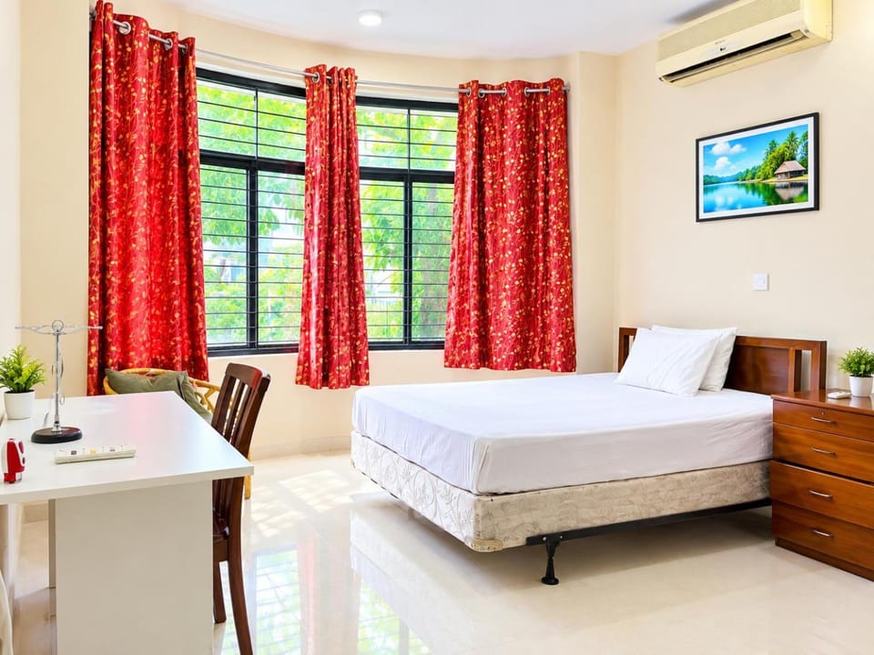 Bed, Photo of the whole room, Bedroom, air conditioner