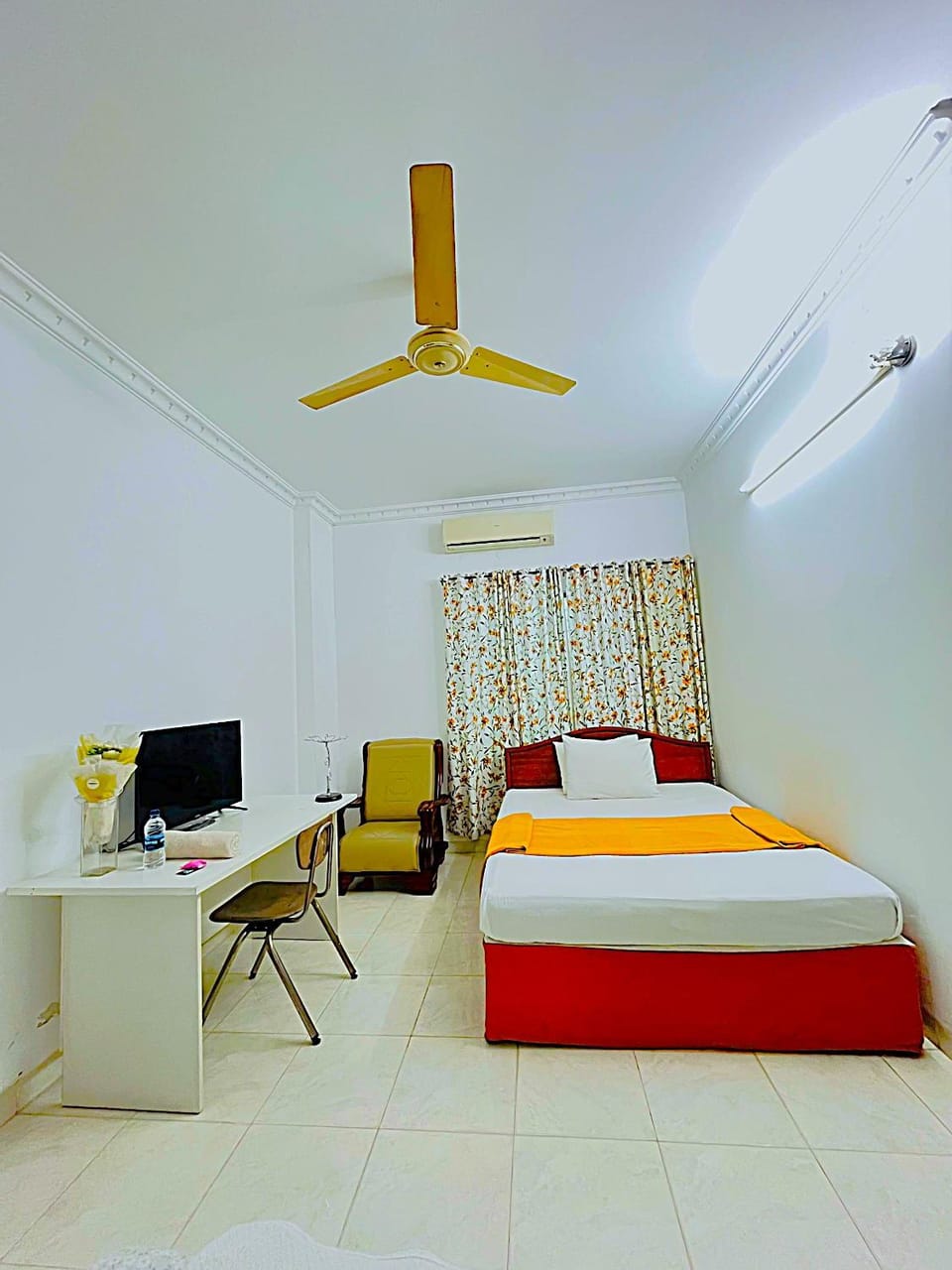 Bed, Photo of the whole room, Bedroom, air conditioner