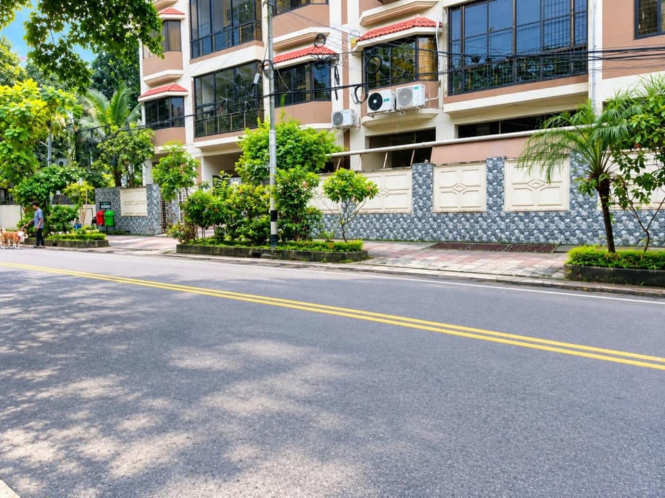 Property building, Street view, Location