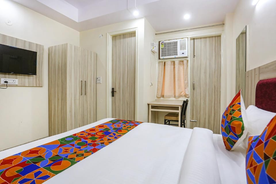 Bed, TV and multimedia, Bedroom, wardrobe, air conditioner