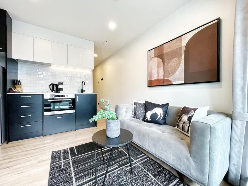 Serene Cityscape Haven AC 1B VS Pool Gym & Sauna Apartment in Auckland