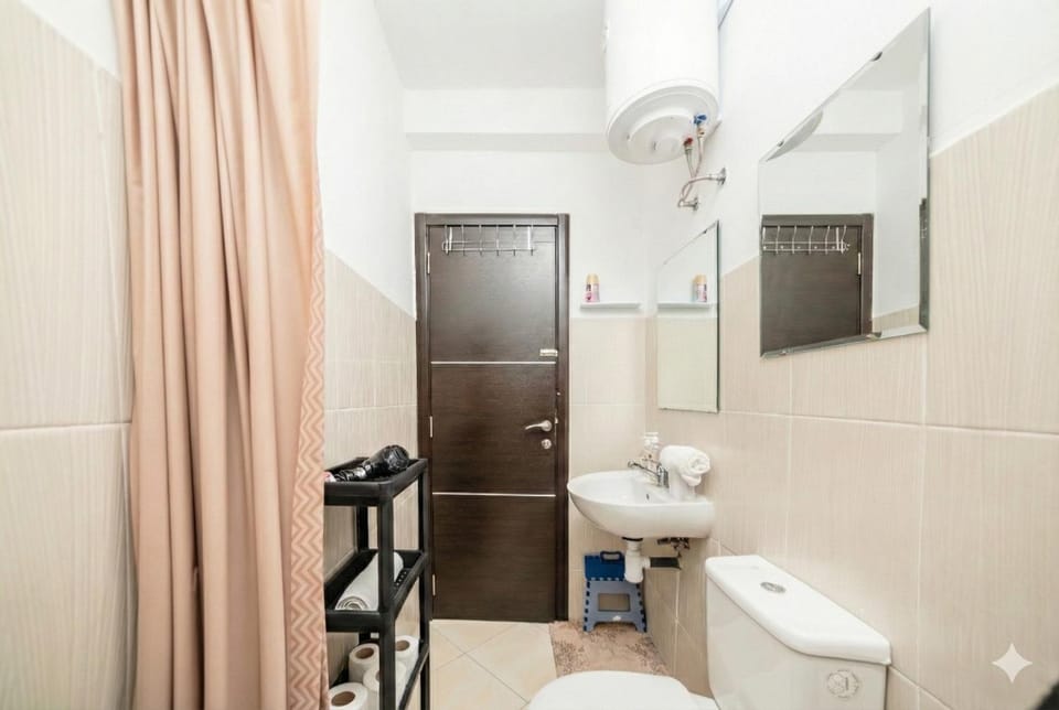 Toilet, Bathroom, towels