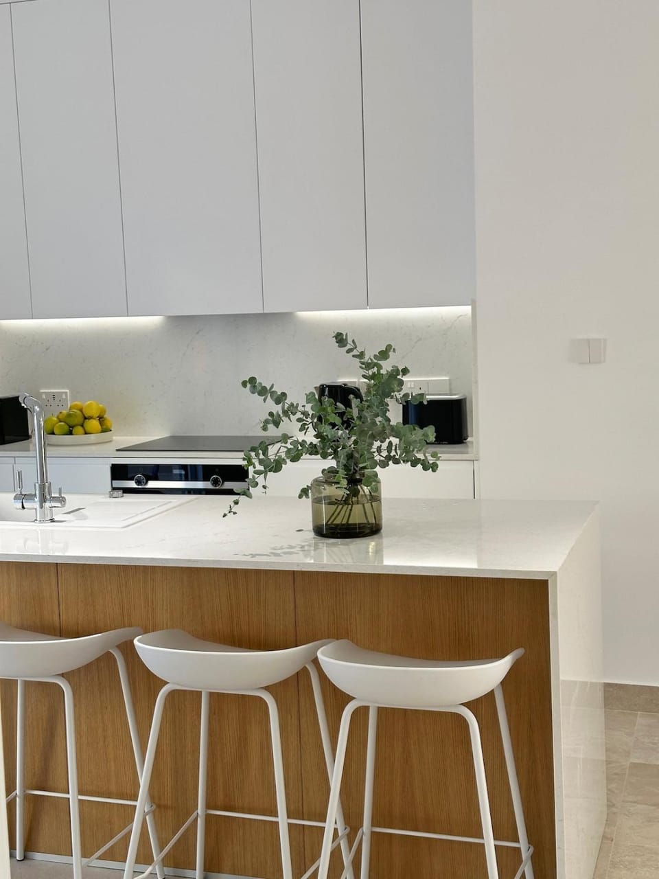 Kitchen or kitchenette, Dining area, stove