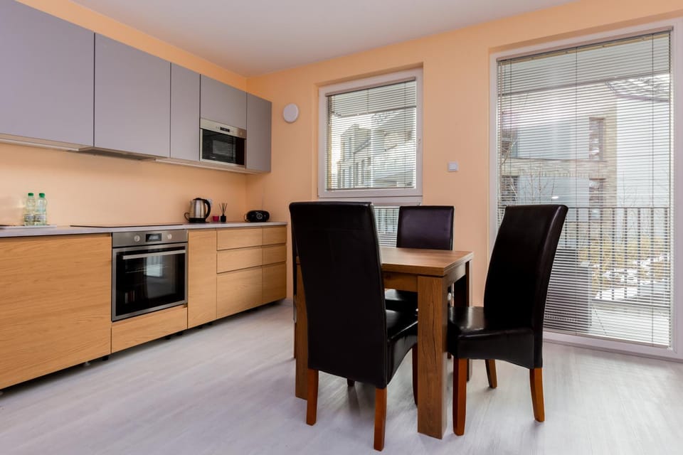 Kitchen or kitchenette, Living room, Seating area, Dining area, dishwasher, oven, stove