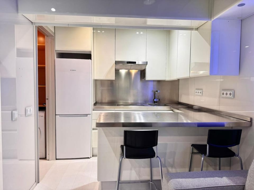 Kitchen or kitchenette, Dining area, stove