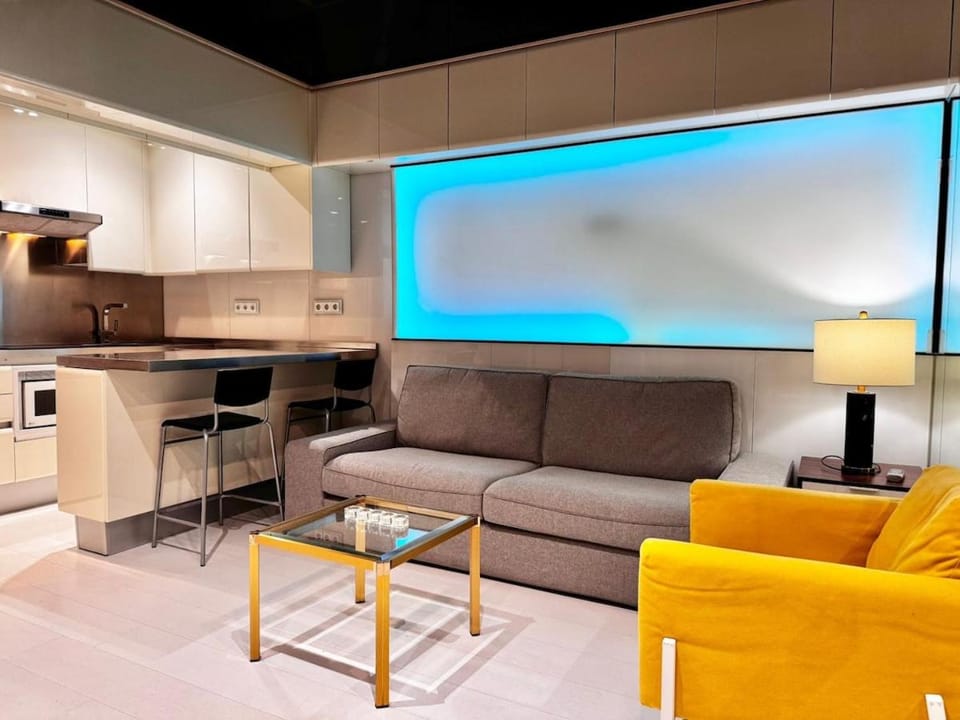 TV and multimedia, Kitchen or kitchenette, Seating area