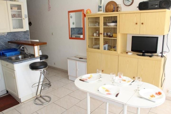 TV and multimedia, Kitchen or kitchenette, Dining area