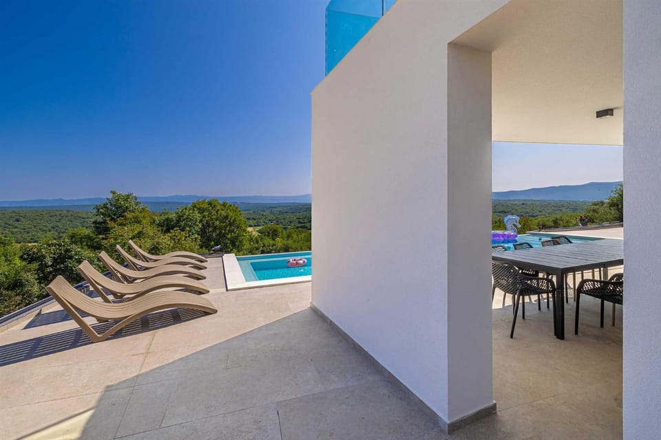 Day, Natural landscape, View (from property/room), Balcony/Terrace, Dining area, Mountain view, Pool view, Swimming pool, sunbed