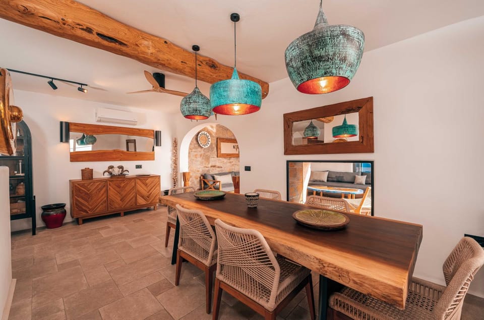 TV and multimedia, Kitchen or kitchenette, Living room, Seating area, Dining area, oven