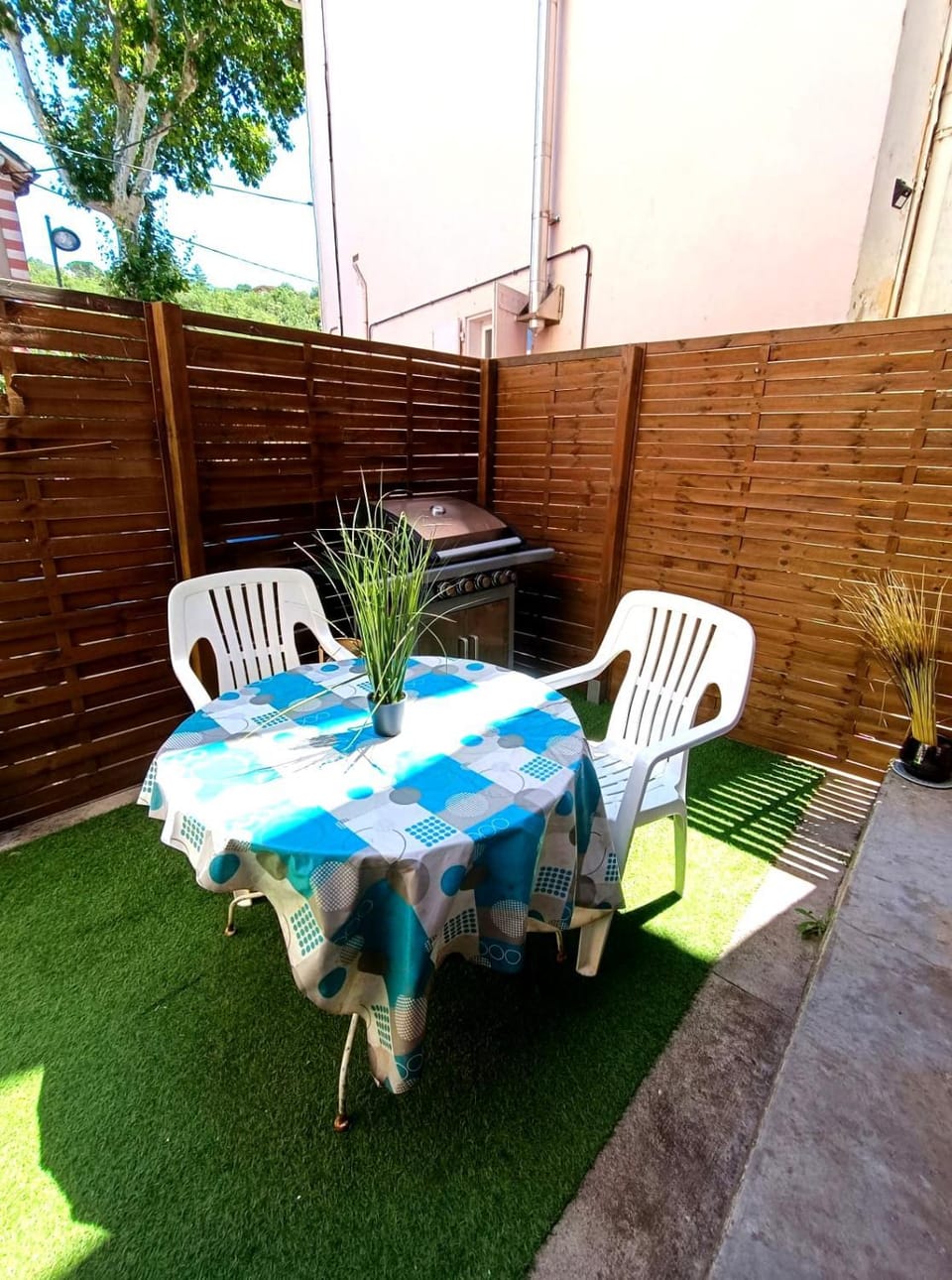 Appartement tout équipé avec terrasse à 600m du centre thermal Apartment in Occitanie