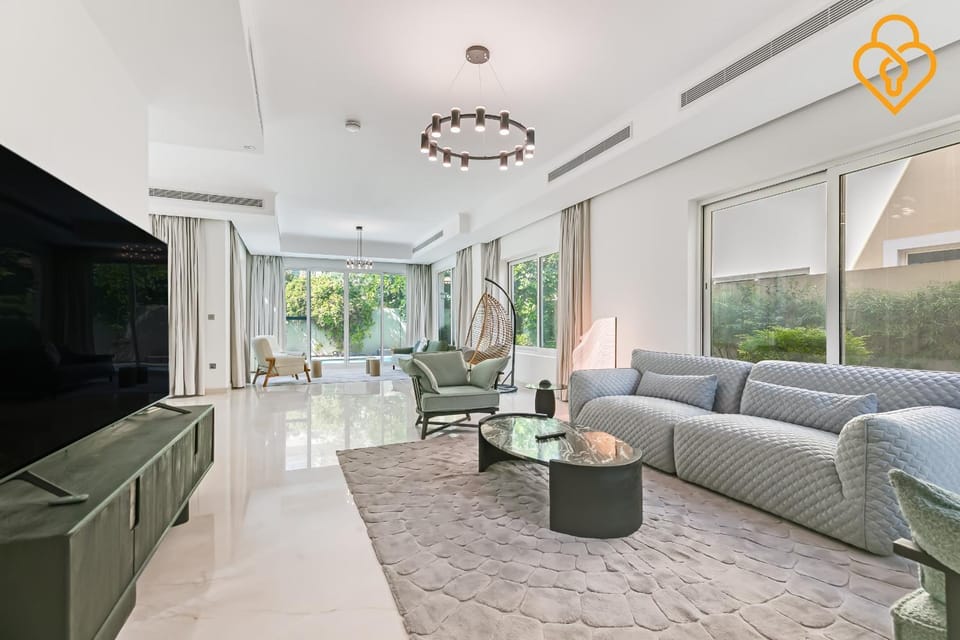 keysplease 4 BR Villa private pool, Jumeirah Park Villa in Dubai