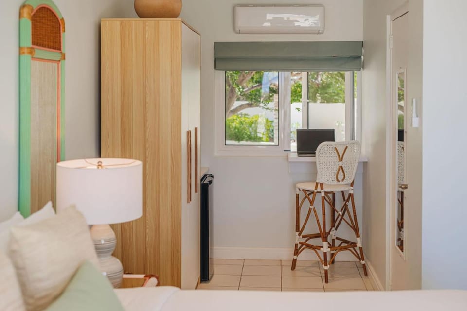 Bedroom, wardrobe, air conditioner